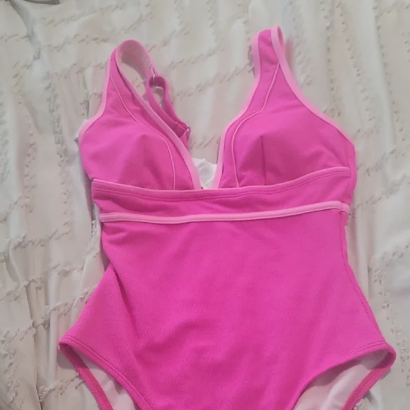 Cupshe | Plunging Pink Piped Tummy Control One-Piece - Picture 4 of 8